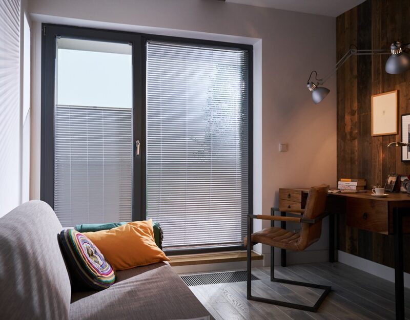 Aluminum venetian blinds